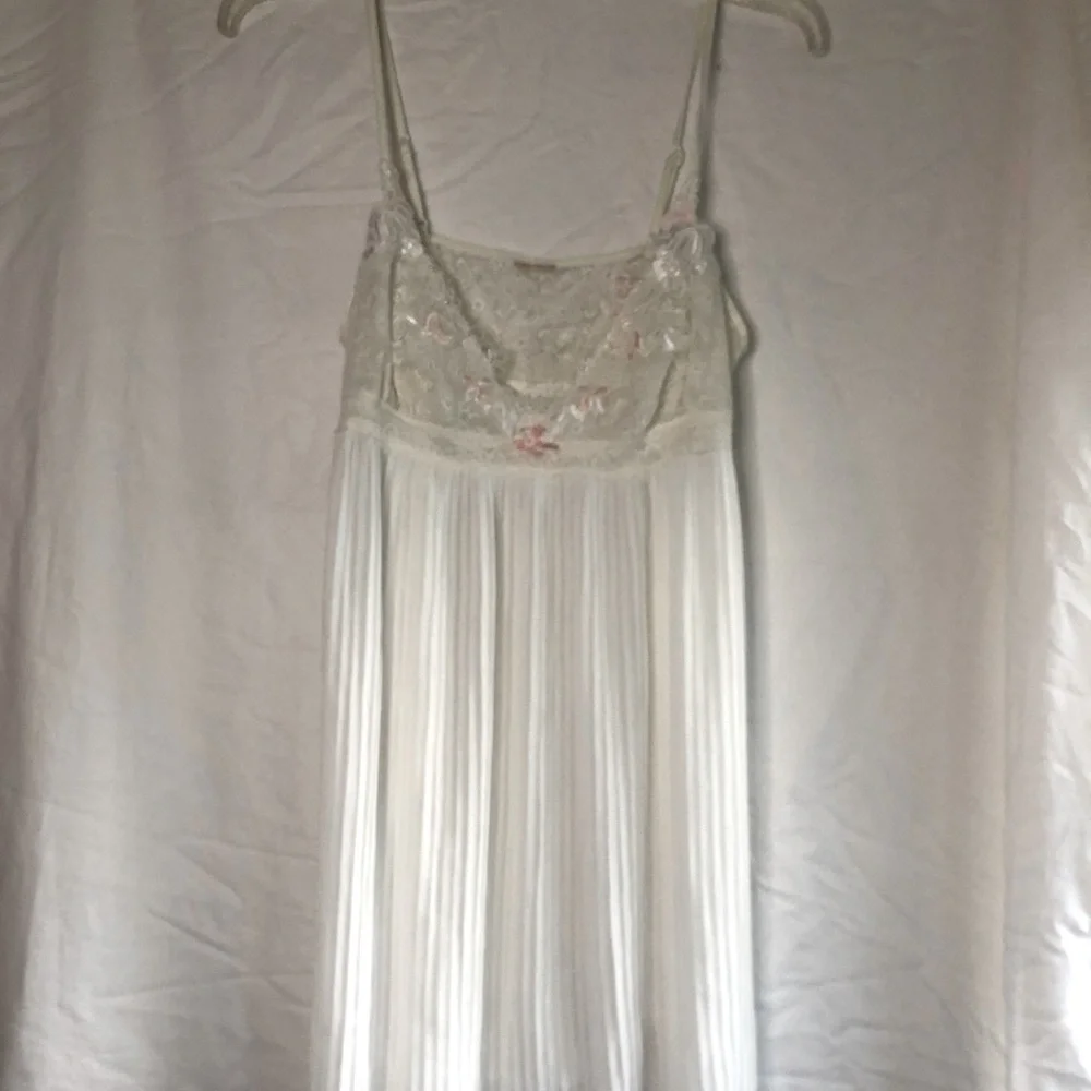 White and pink flower lingerie nightgown no tag - Picture 1 of 4